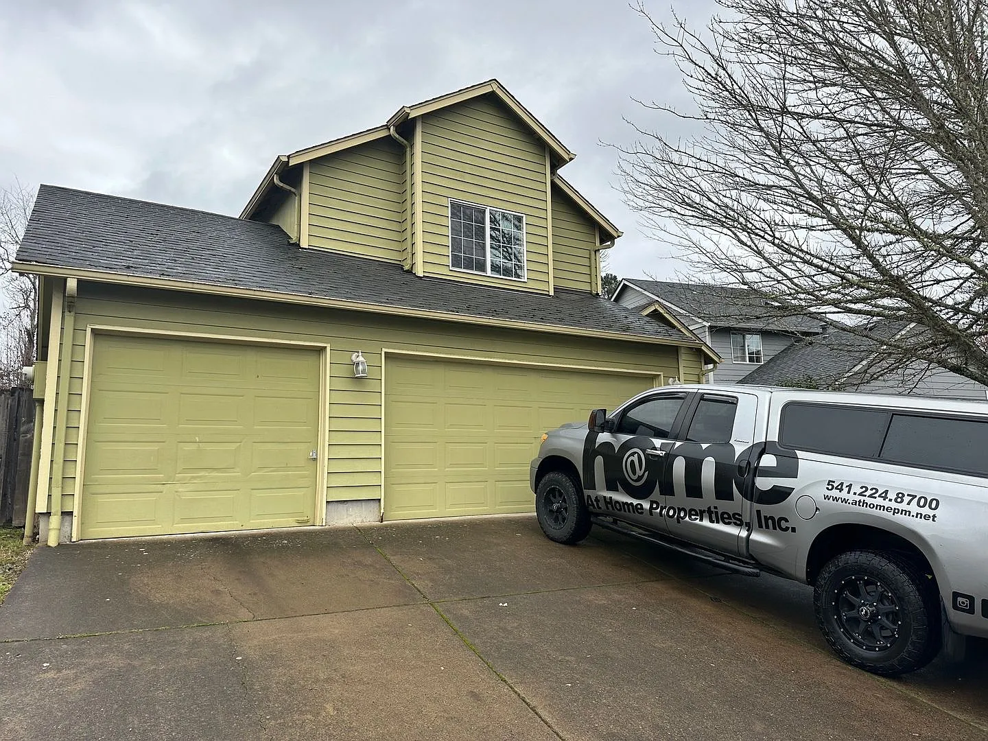 Large 4 Bedroom 2.5 bath 2 Story Home — Photo 3