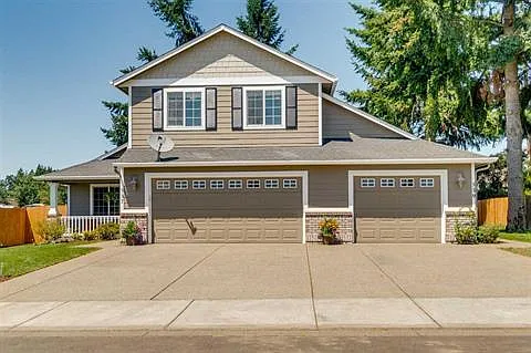 537 SE Oak Grove Ave — Photo 1