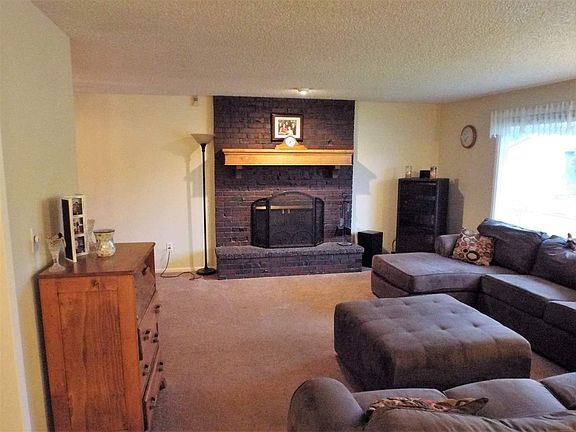2nd image of 305 W Alderwood Ave