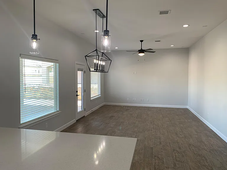 938 Airship Pl — Photo 7