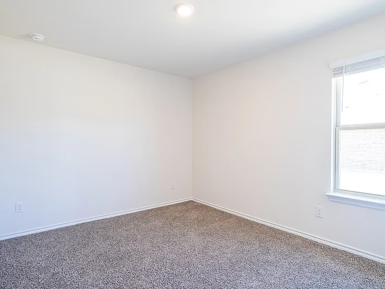 1833 Pecan Valley Dr — Photo 5