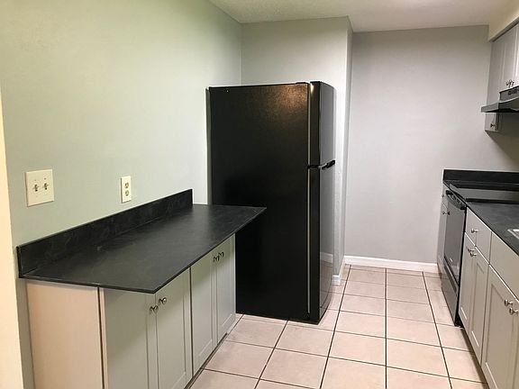 4th image of 143 W Perry Ln