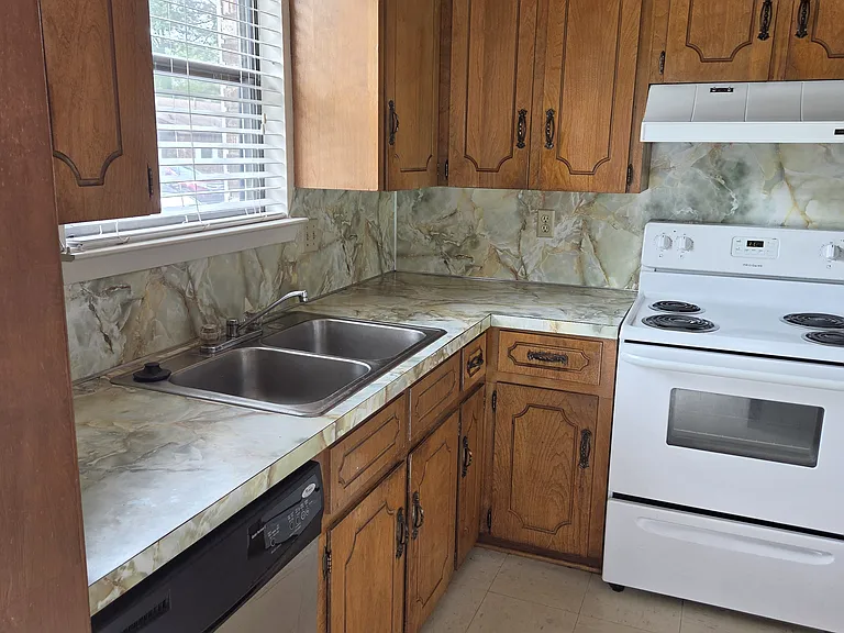 2250 Northeastern Ave — Photo 14