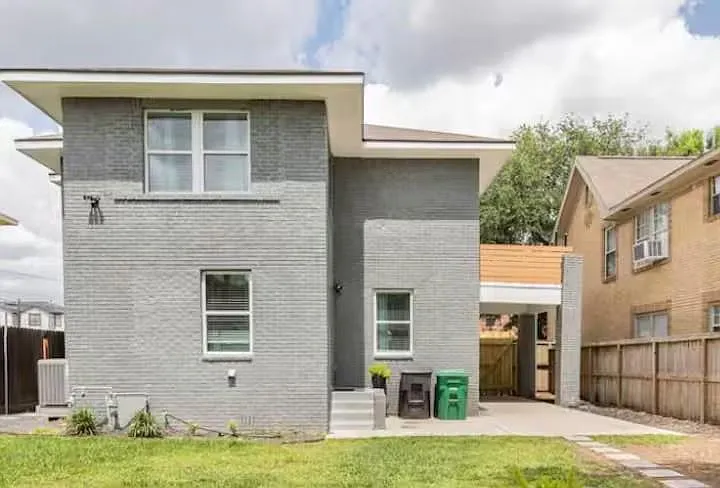 2108 Berry St — Photo 5