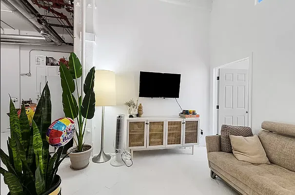 Rented by REAL New York | media 2