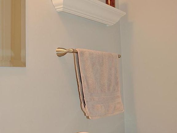 3rd image of 7337 Crestleigh Cir