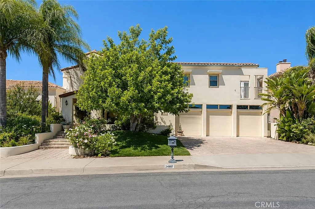 5 bed, 4989 sqft, $13,900 — Photo 2