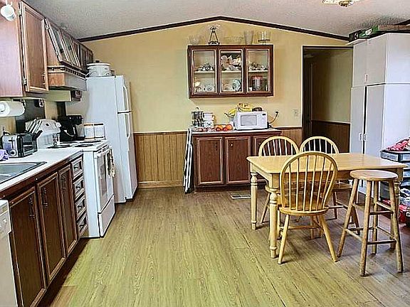 3rd image of 150 Hollywood Park Dr