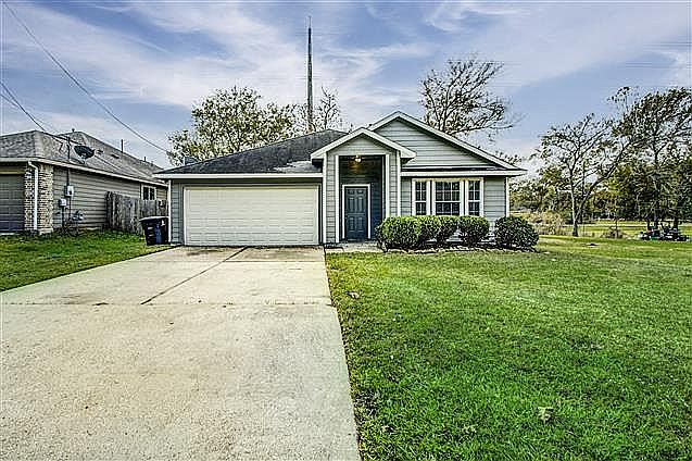 1st image of 406 Woodlake Dr