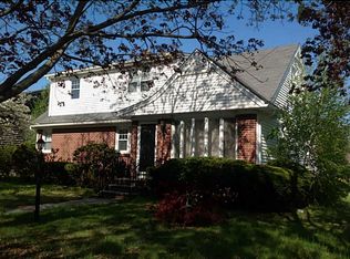 3 Ashley St, Cranston, RI 02920