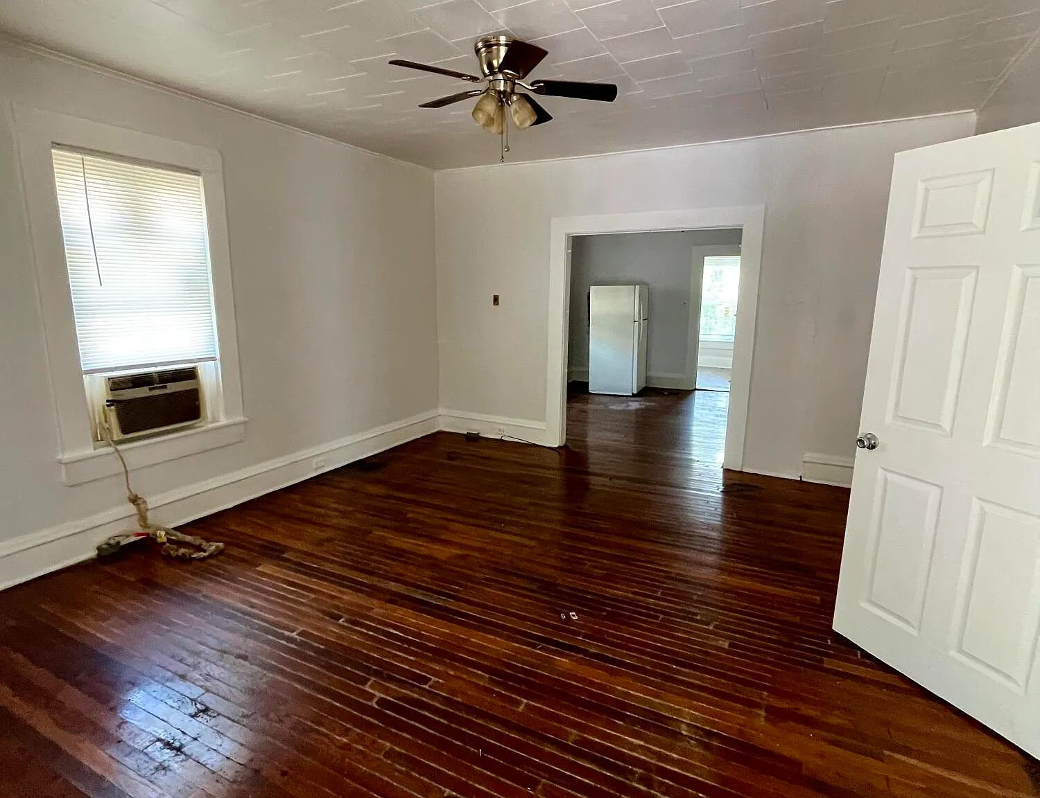 2 bed, 1.0 bath, $800 — Photo 2