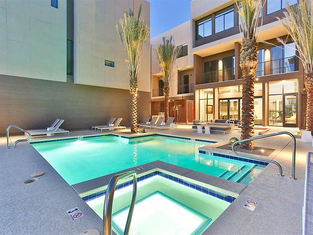 Dusk Scottsdale Apartments — Photo 3