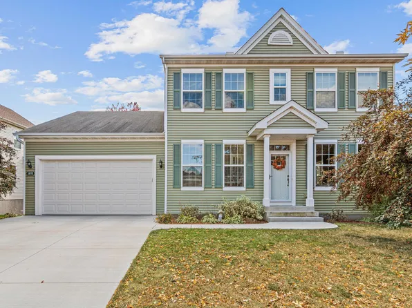 1973 Schoolmaster Dr, Chaska, MN 55318