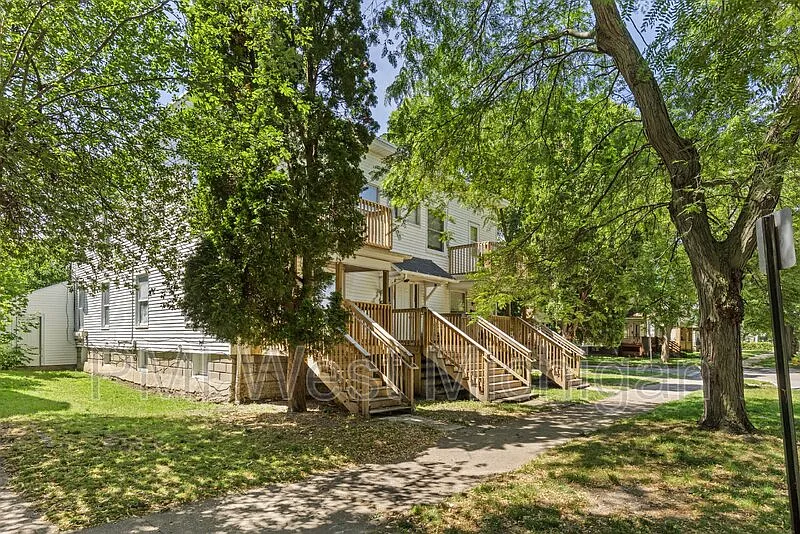 Building Photo - 1051 Pine Ave NW