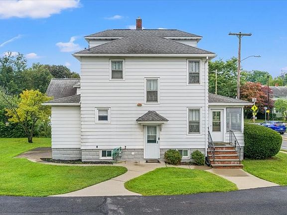3rd image of 455 Riverside Dr