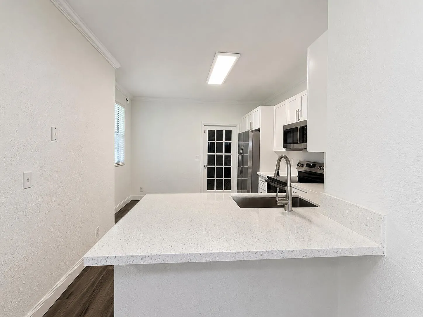 4 bed, 2.5 bath, 1728 sqft, $3,700 — Photo 3