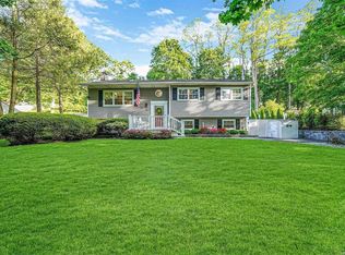 14 Parsonage Rd, East Setauket, NY 11733