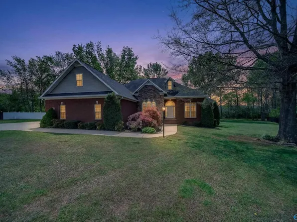312 Golden Harvest Dr, New Market, AL 35761