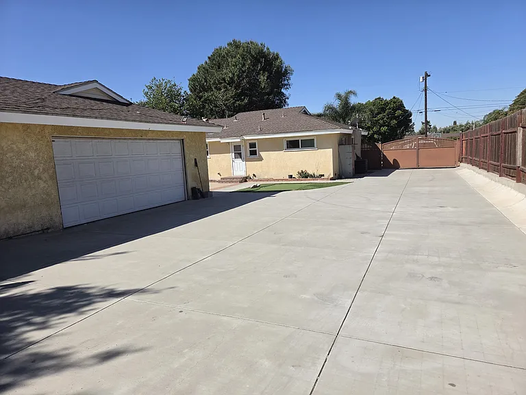 13166 Phillippi Ave — Photo 29