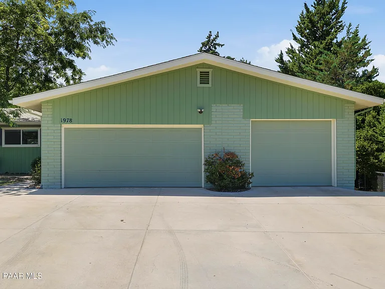 1978 Catalpa Cir — Photo 4