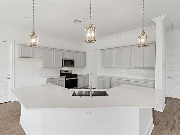 3rd image of 27 Admiralty Ct