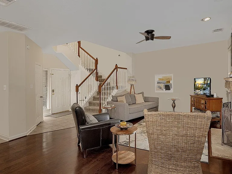 174 N Valley Oaks Cir — Photo 3