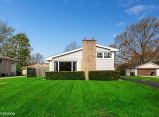 518 Lotus Ln, Glenview, IL 60025