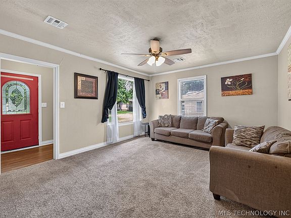 3rd image of 319 N Rowe St