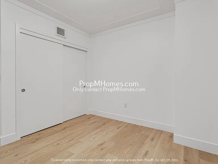 1825 SE 50th Ave #301 — Photo 12