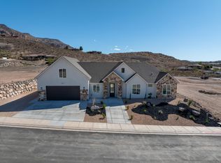 1037 W Rock View Dr, Hurricane, UT 84737