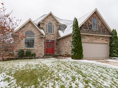 2112 Joni Ln, Stevensville, MI, 49127
