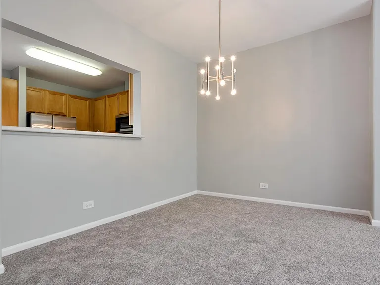 400 Cary Woods Cir — Photo 6