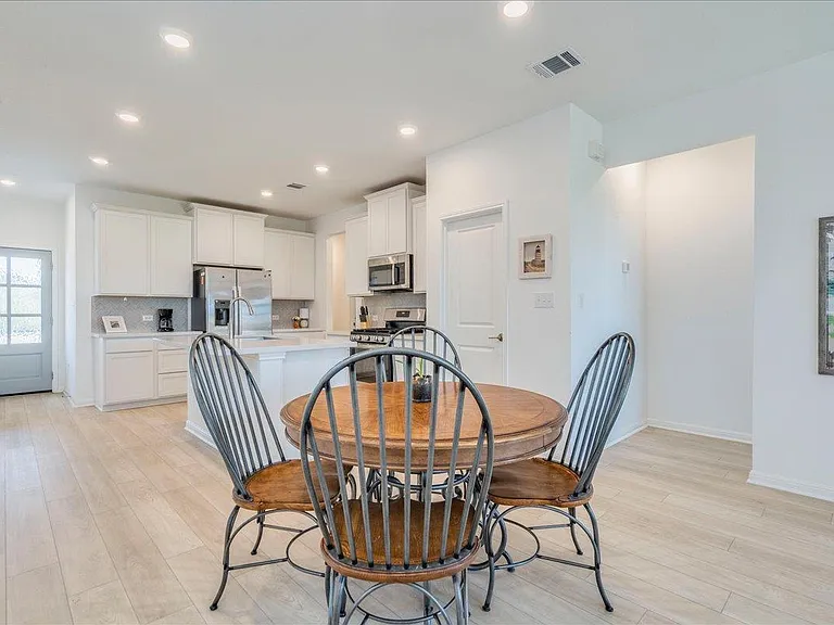 802 Papaya Dr — Photo 8