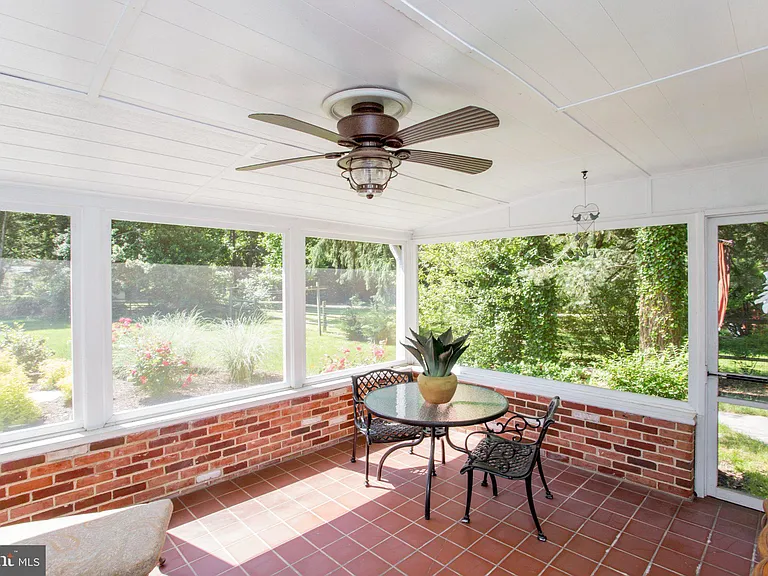 67 Townview Dr — Photo 34