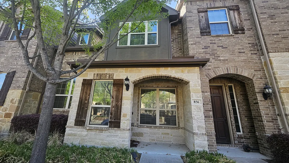 Building Photo - 856 Rohan Dr