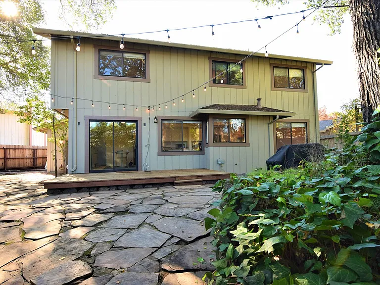 114 Melody Ct — Photo 16