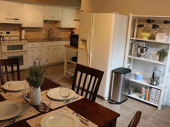 2nd image of 3651 Pegg Ave