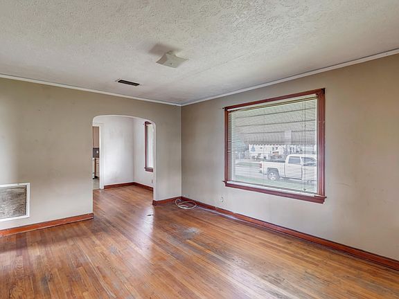 4th image of 376 E 47th St