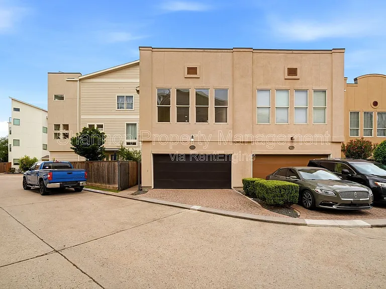2323 Sperber Ln — Photo 1