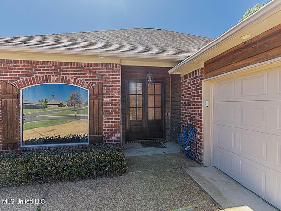 5th image of 301 Spring Hill Point