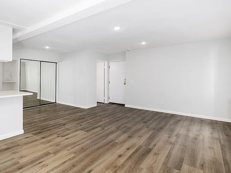 132 Clark Dr — Photo 6