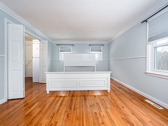 4th image of 51 Larch Ln