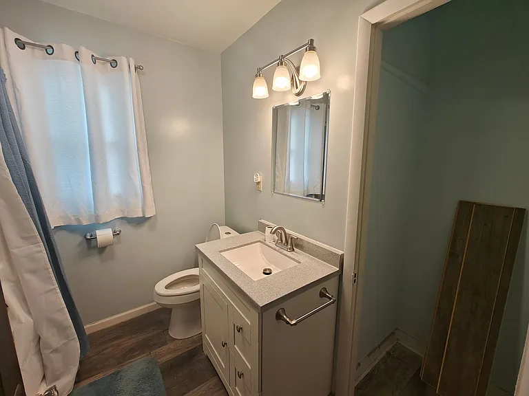 1110 S Meridian St — Photo 8