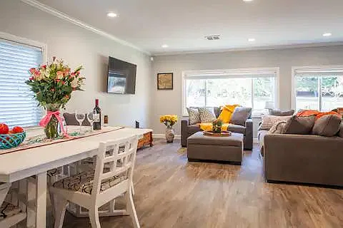 2 bed, 1800 sqft, $4,900 — Photo 3
