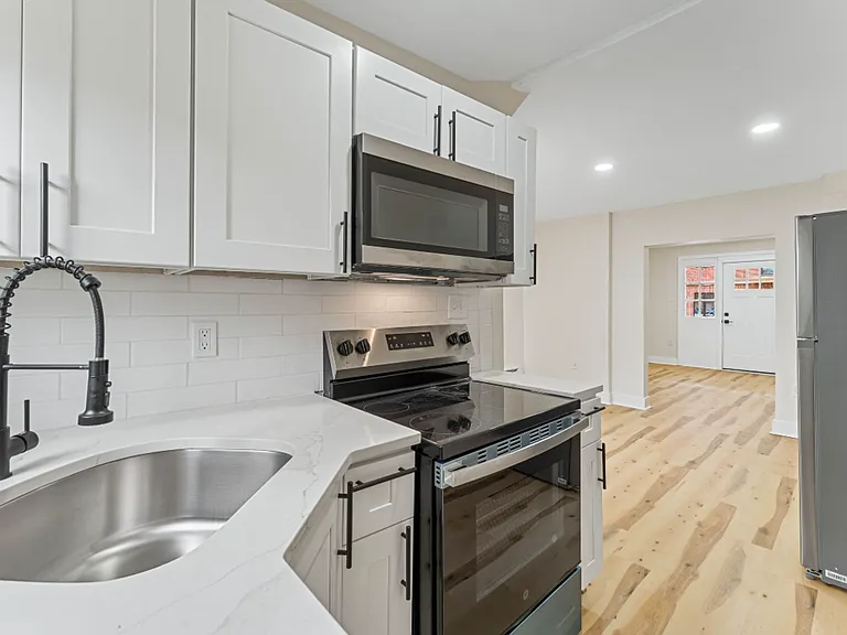 2066 Eastburn Ave — Photo 11