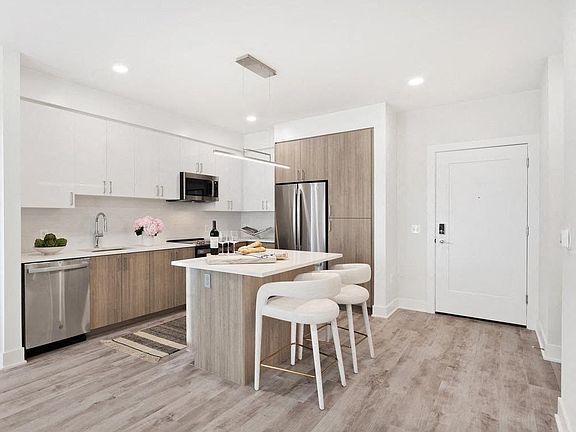 3rd image of 400 S Broadway Ave #311