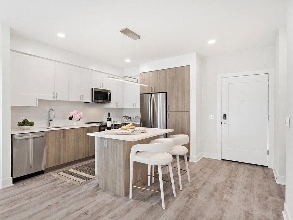 1st image of 400 S Broadway Ave #511