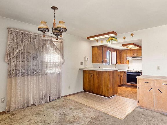 5th image of 3630 Nevada Ave