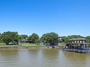1301 Oak Hill Dr, Kemp, TX 75143