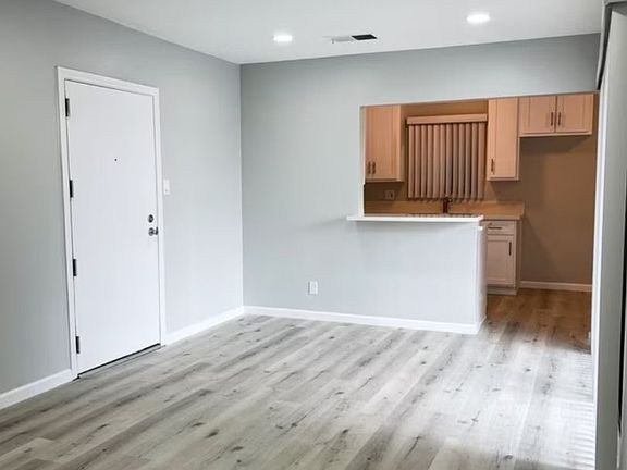 3rd image of 3132 W 99th St APT 4